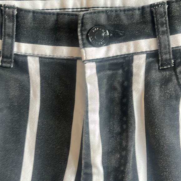 Black and white stripes. Could be great in Halloween costume beetle juice vibes - Picture 7 of 7